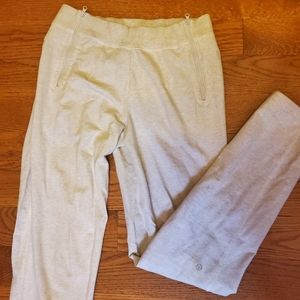 Lululemon Size 6 White Sweatpants/Joggers